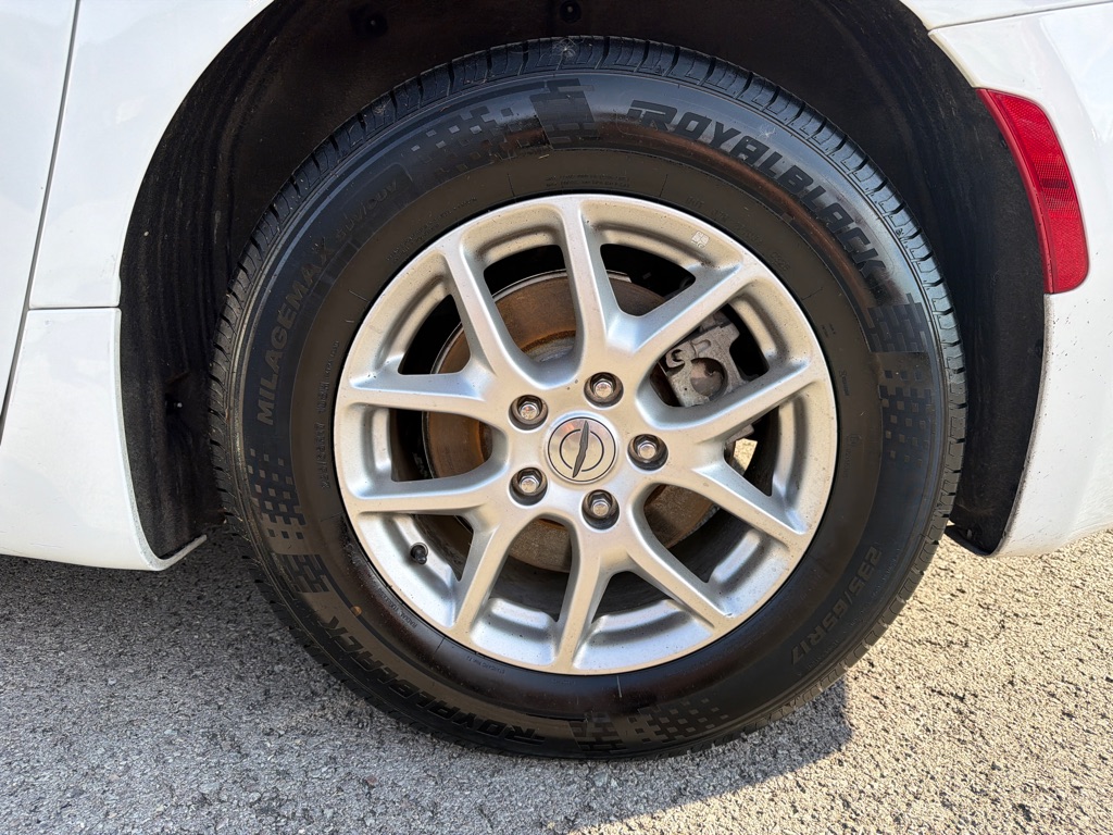 Photo 27 of this CHRYSLER PACIFICA
