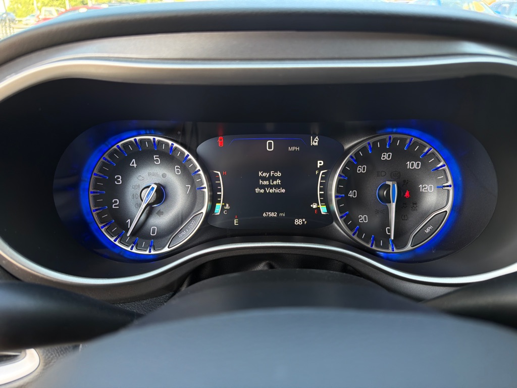 Photo 14 of this CHRYSLER PACIFICA