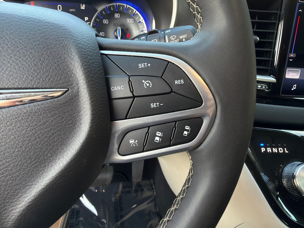 Photo 16 of this CHRYSLER PACIFICA