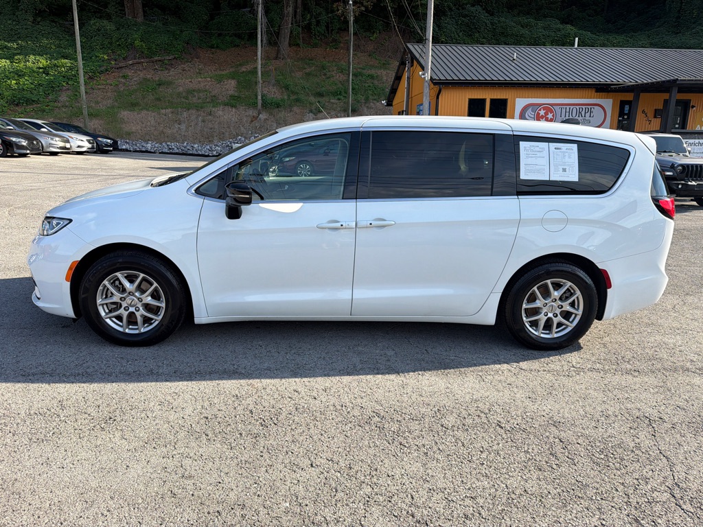 Photo 4 of this CHRYSLER PACIFICA