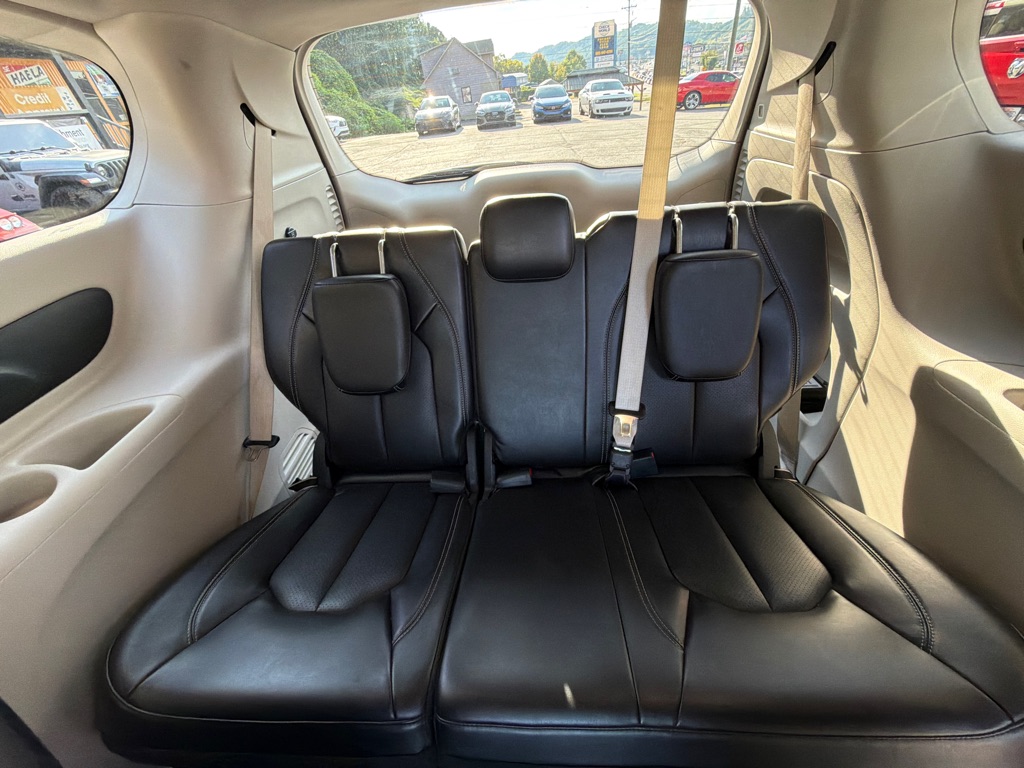 Photo 25 of this CHRYSLER PACIFICA