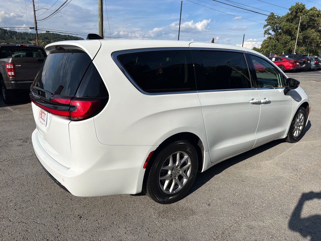 Photo 7 of this CHRYSLER PACIFICA