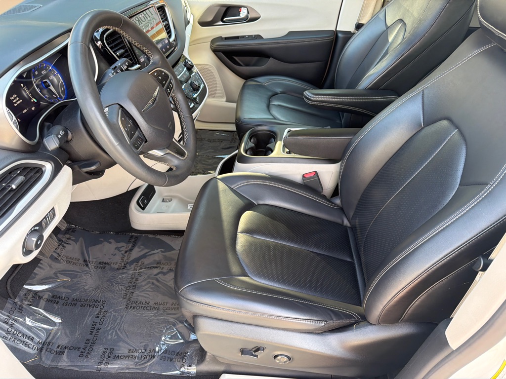 Photo 12 of this CHRYSLER PACIFICA