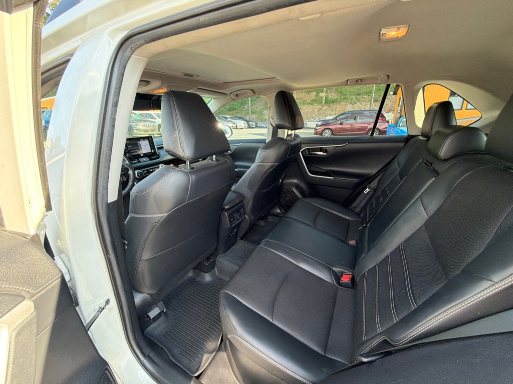 Photo 25 of this TOYOTA RAV4