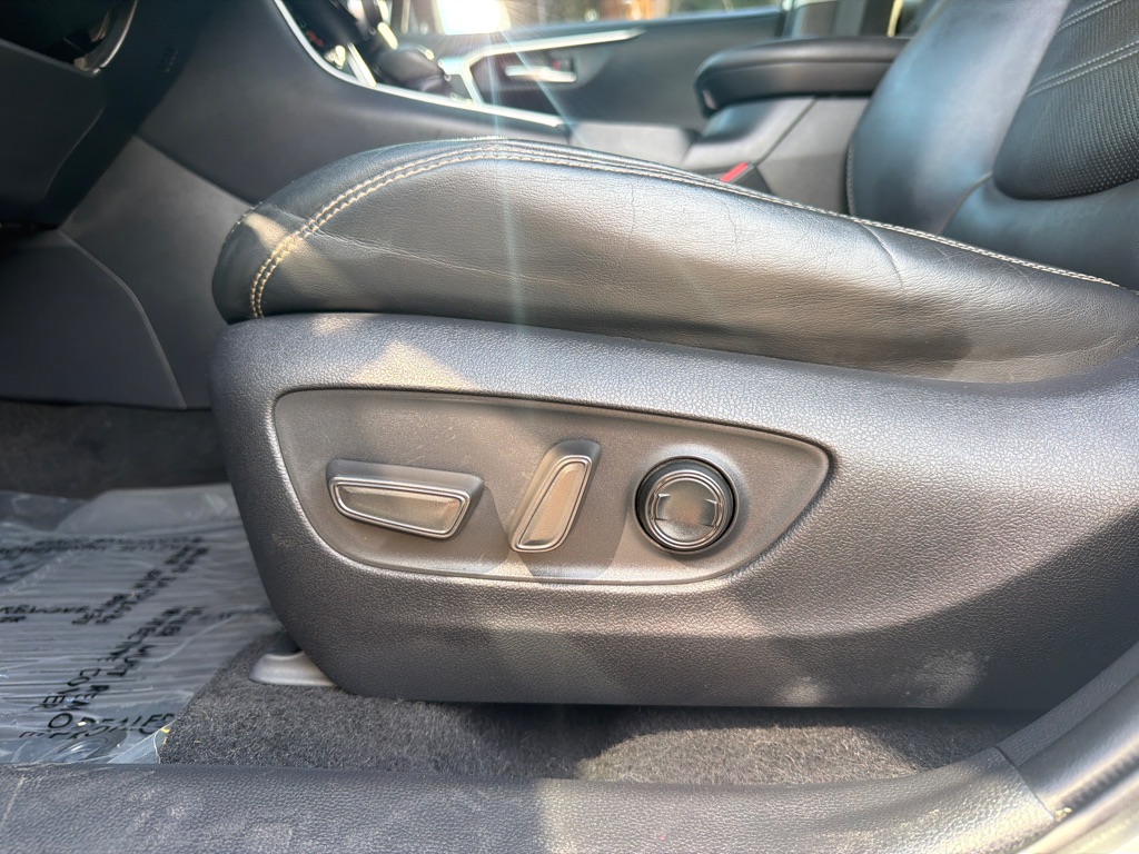 Photo 23 of this TOYOTA RAV4