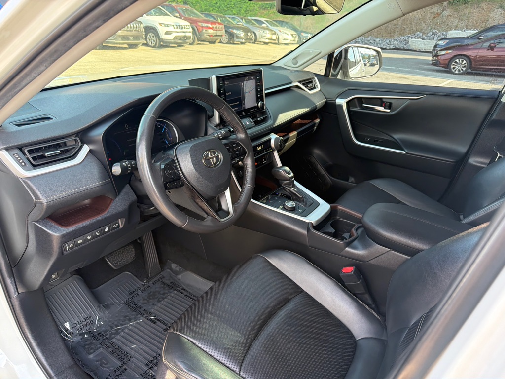 Photo 10 of this TOYOTA RAV4