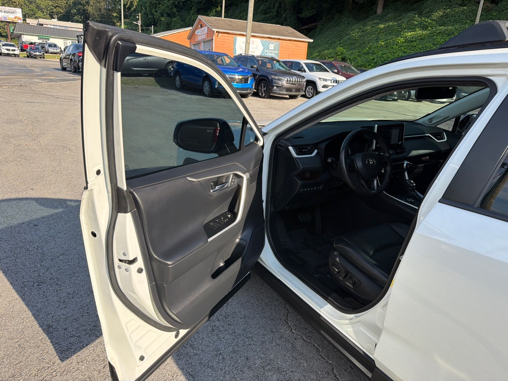 Photo 9 of this TOYOTA RAV4