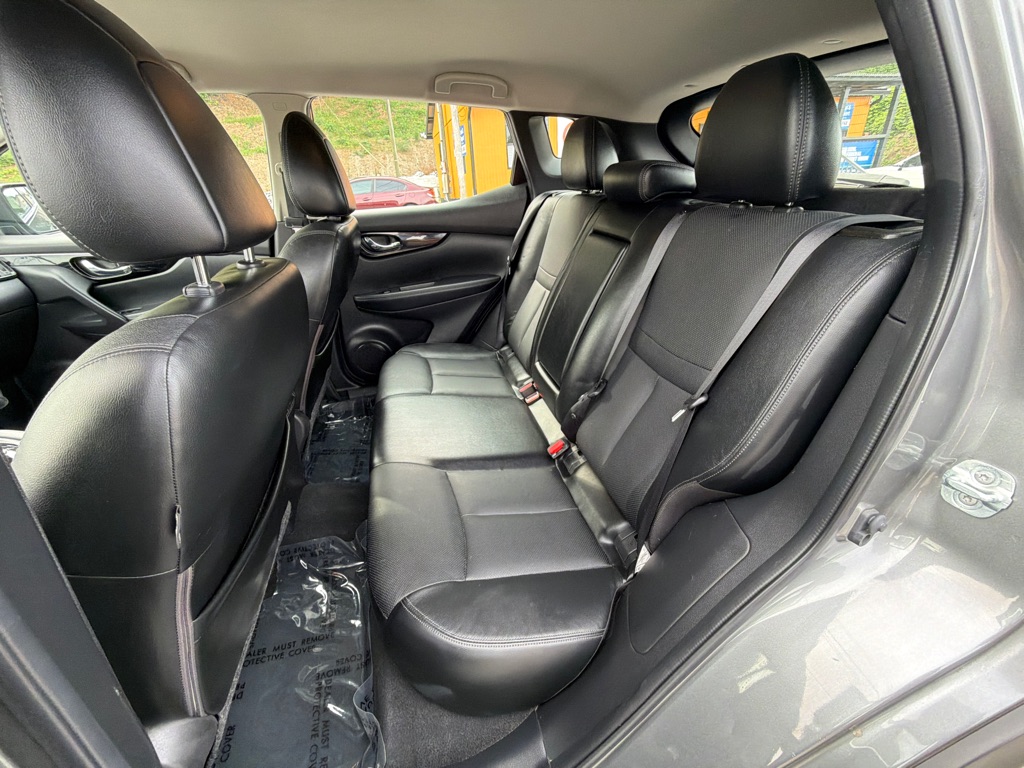 Photo 24 of this NISSAN ROGUE SPORT