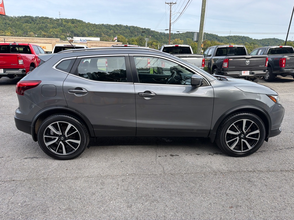Photo 8 of this NISSAN ROGUE SPORT