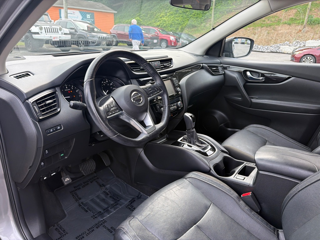 Photo 10 of this NISSAN ROGUE SPORT