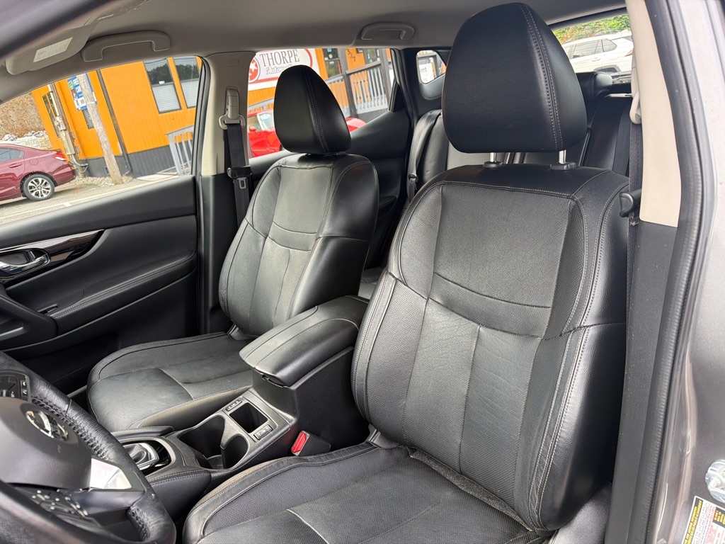 Photo 11 of this NISSAN ROGUE SPORT