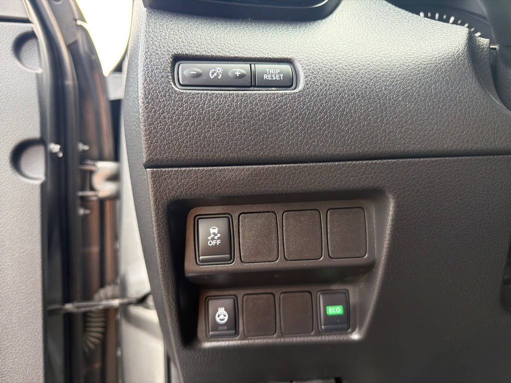 Photo 16 of this NISSAN ROGUE SPORT