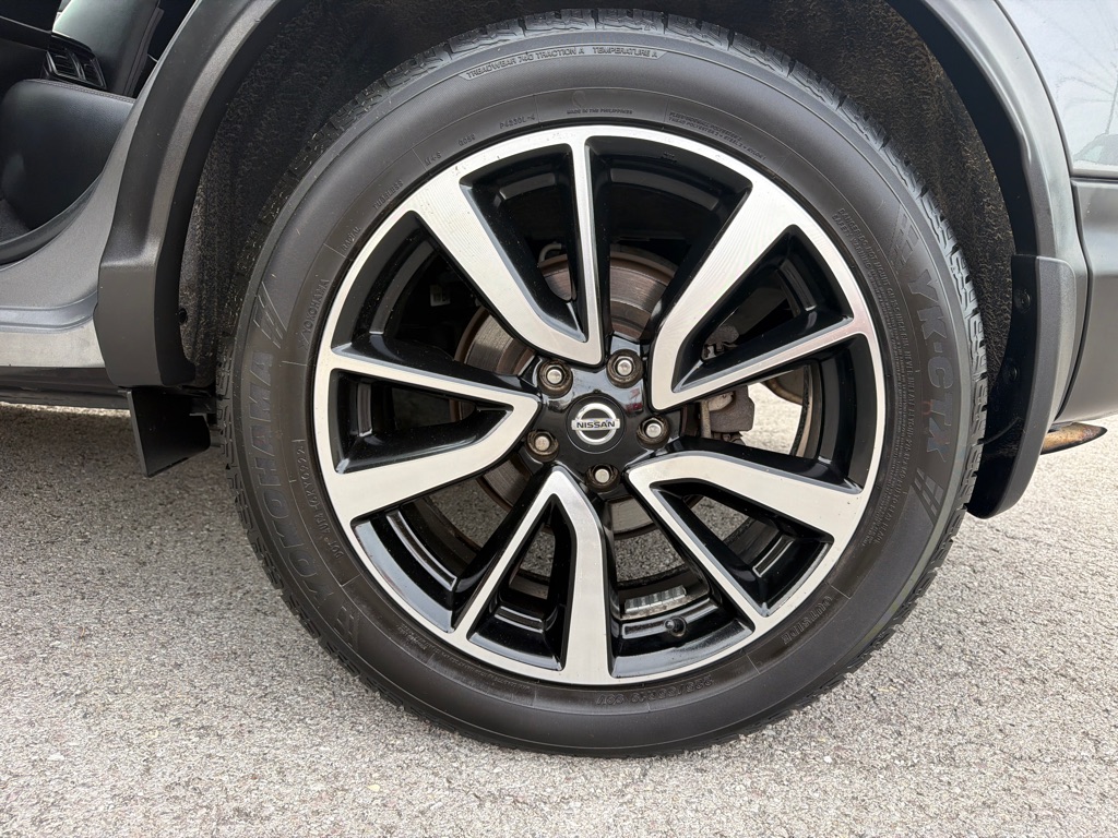 Photo 25 of this NISSAN ROGUE SPORT