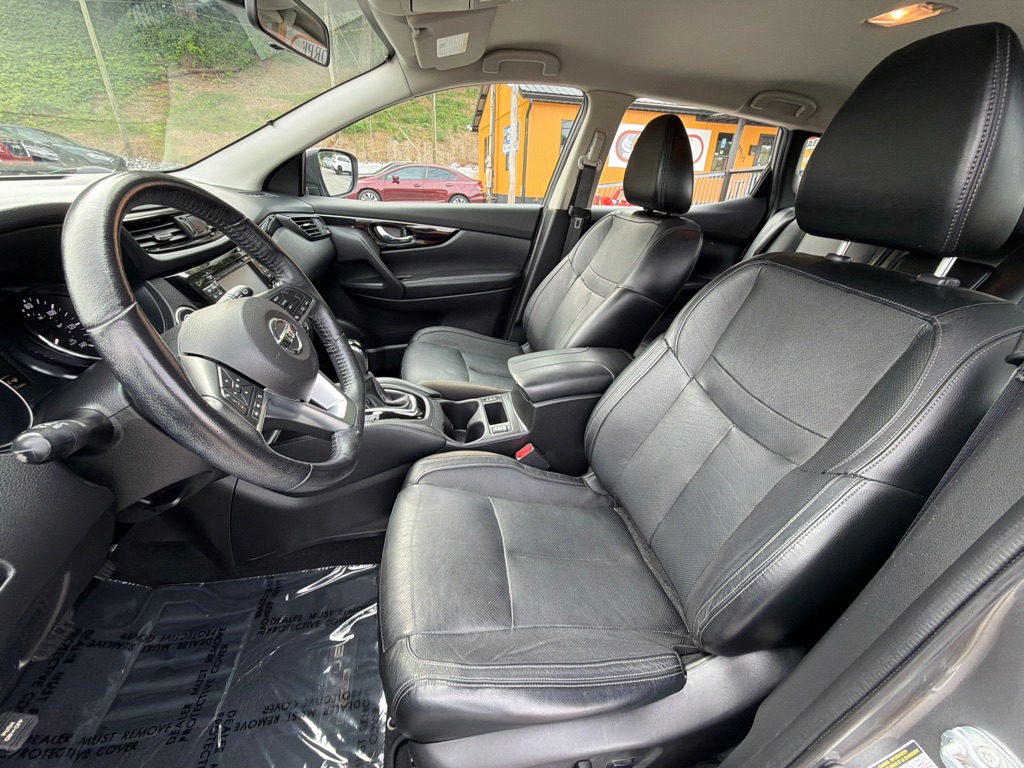 Photo 21 of this NISSAN ROGUE SPORT