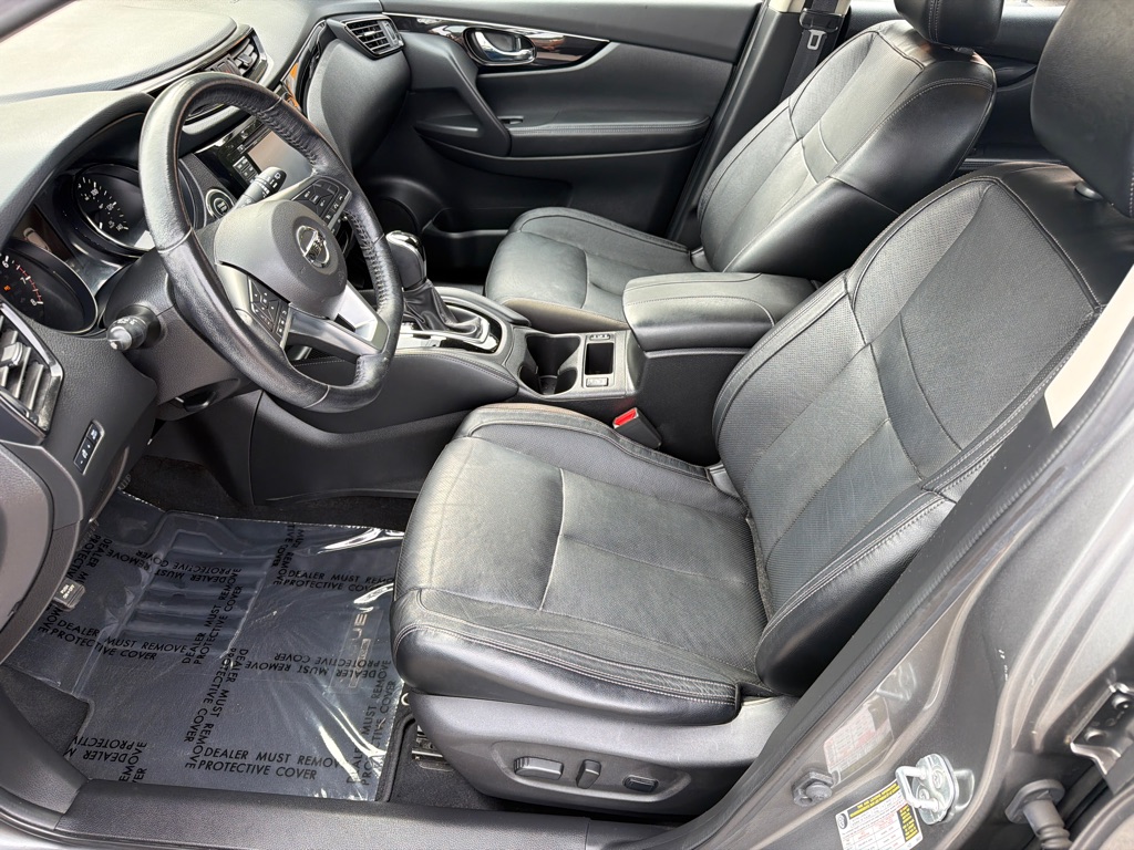 Photo 12 of this NISSAN ROGUE SPORT