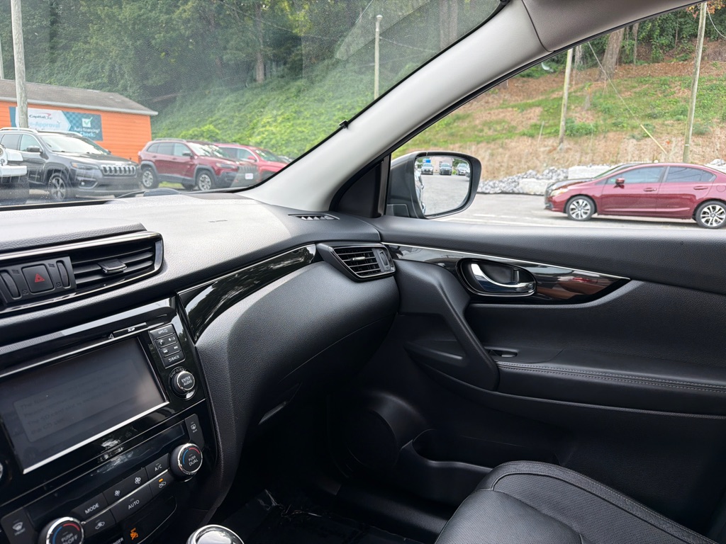 Photo 20 of this NISSAN ROGUE SPORT