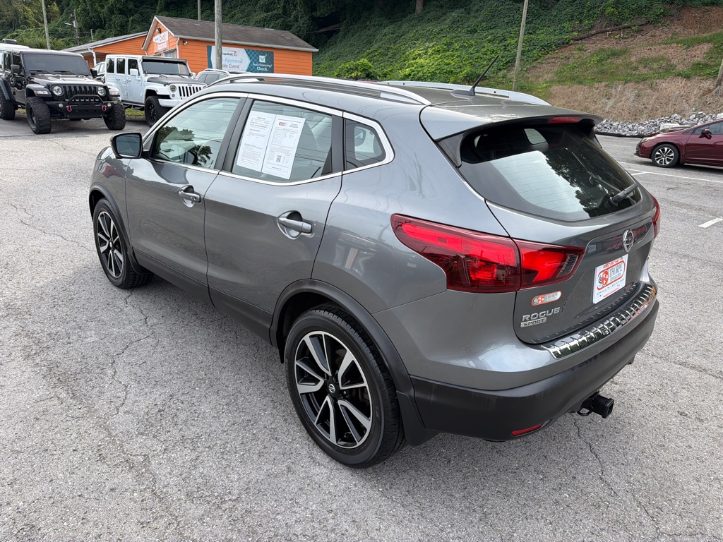 Photo 5 of this NISSAN ROGUE SPORT