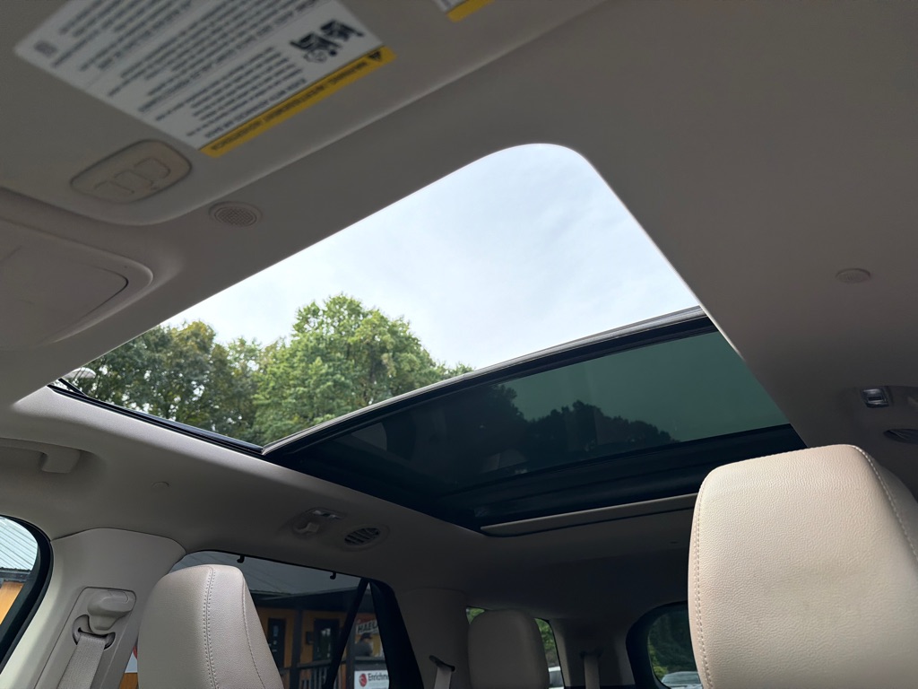 Photo 19 of this FORD EXPLORER