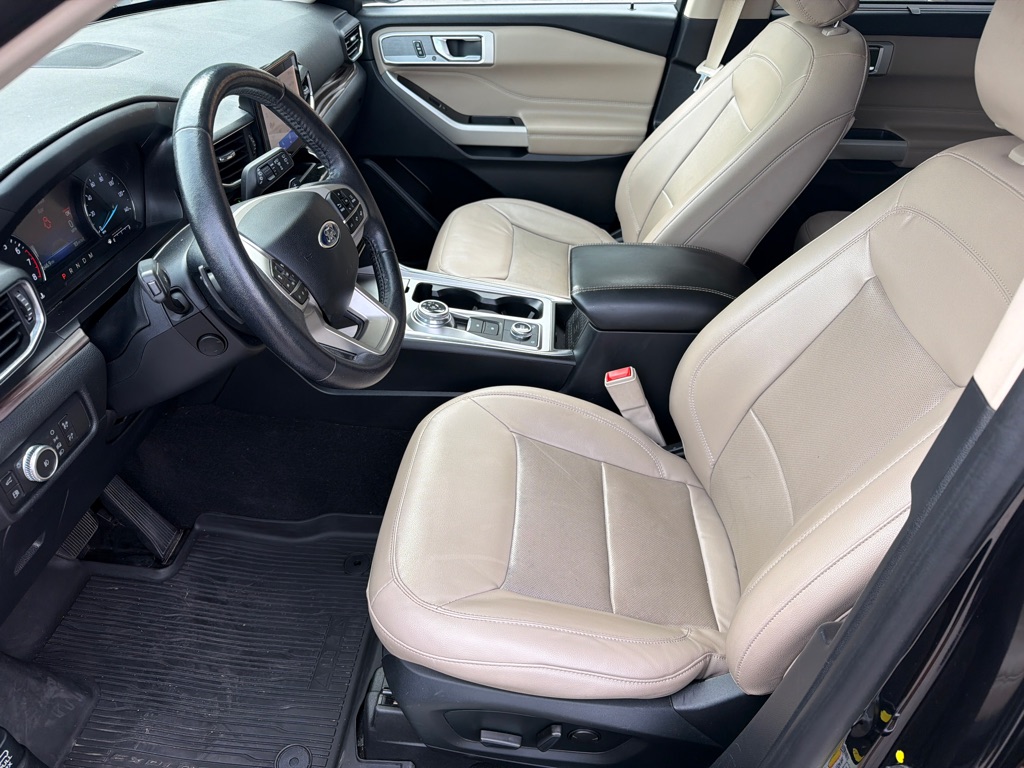 Photo 12 of this FORD EXPLORER