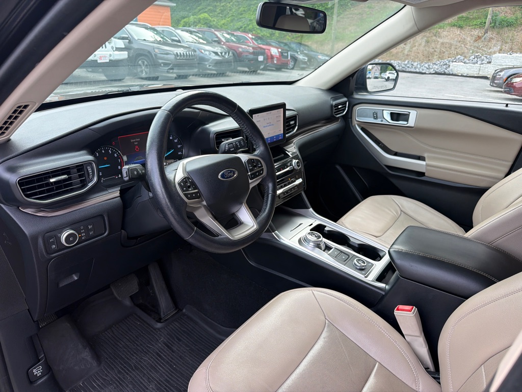 Photo 10 of this FORD EXPLORER