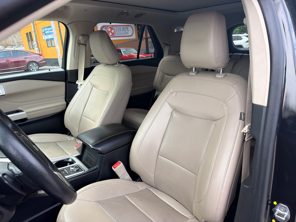 Photo 11 of this FORD EXPLORER