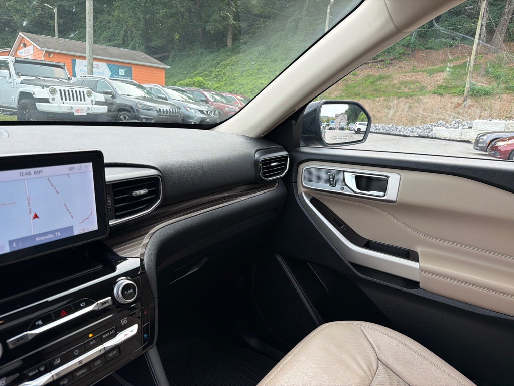 Photo 18 of this FORD EXPLORER