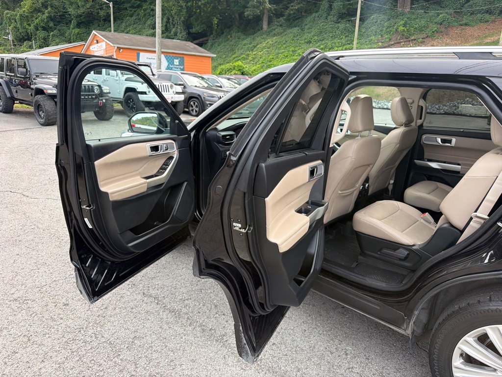 Photo 21 of this FORD EXPLORER