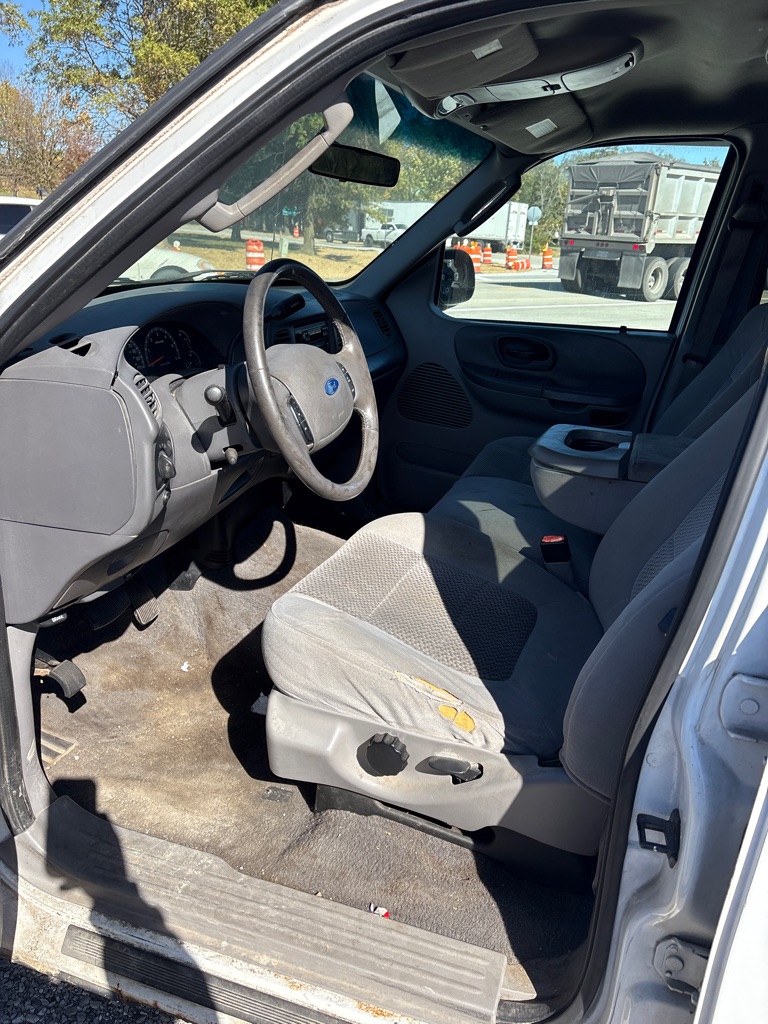 Photo 4 of this FORD F150