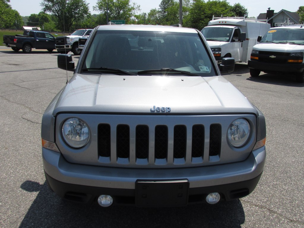 Photo 2 of this JEEP PATRIOT