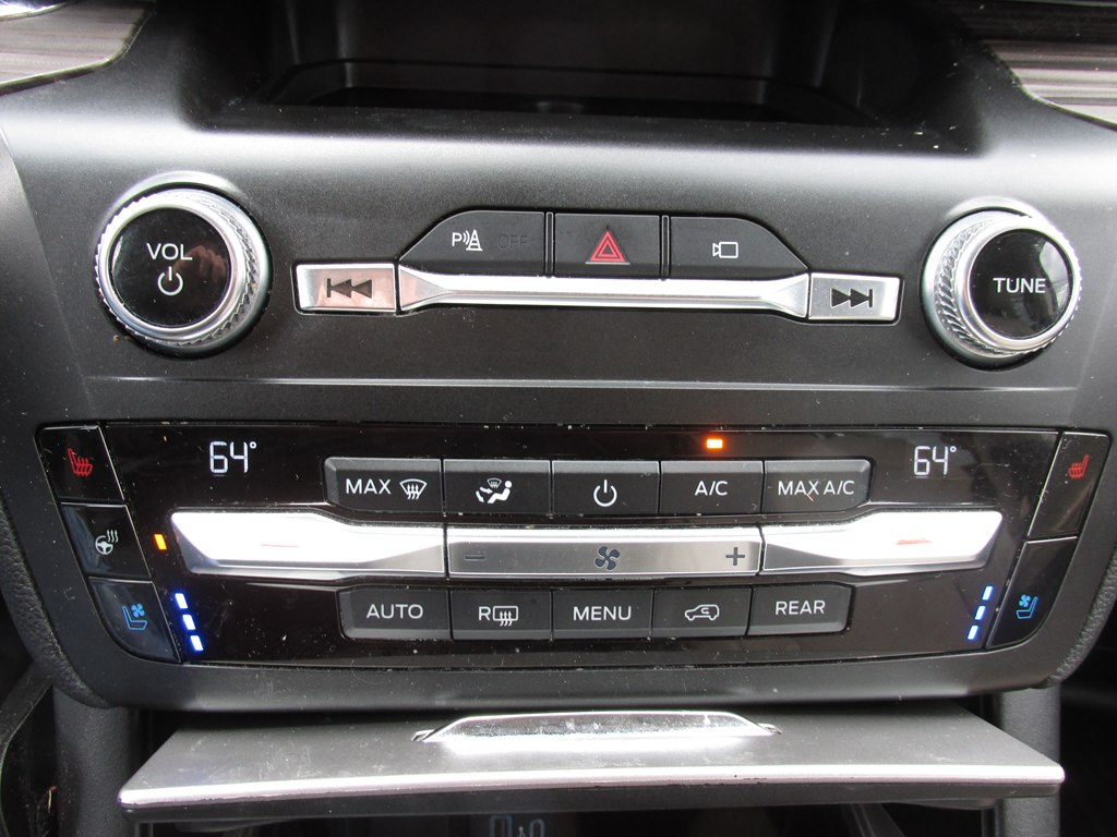 Photo 13 of this FORD EXPLORER