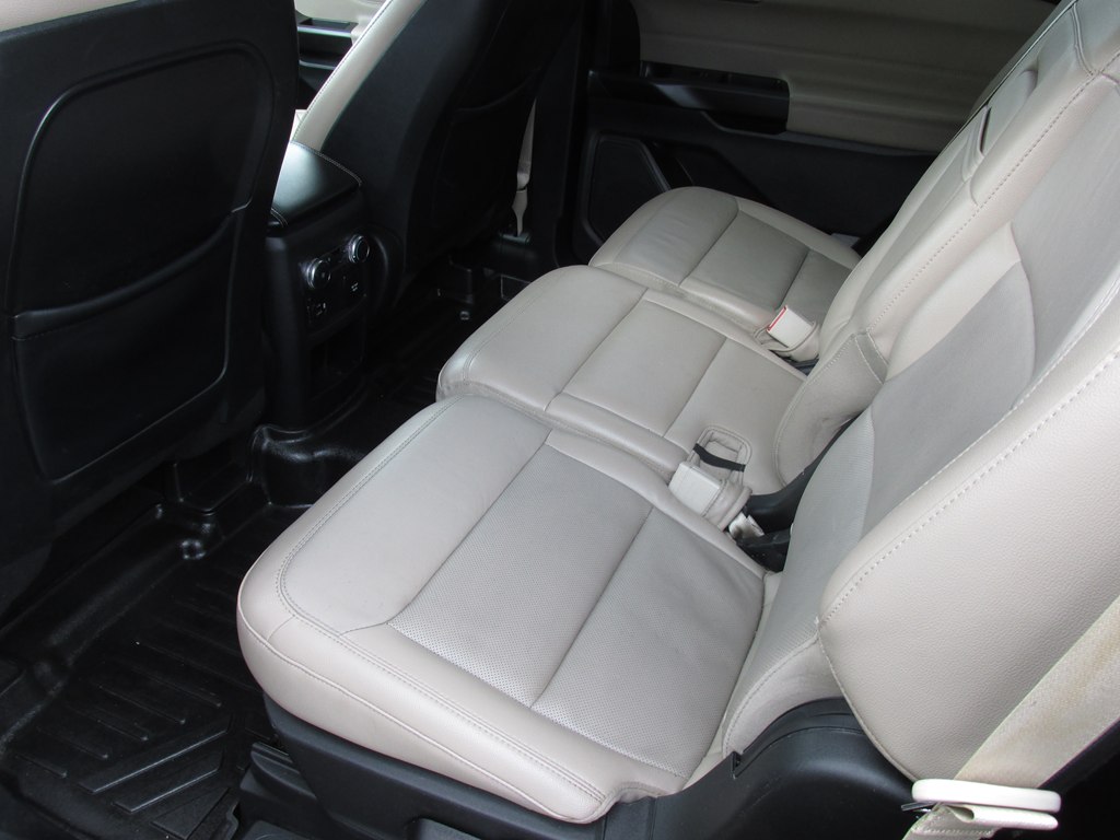 Photo 10 of this FORD EXPLORER
