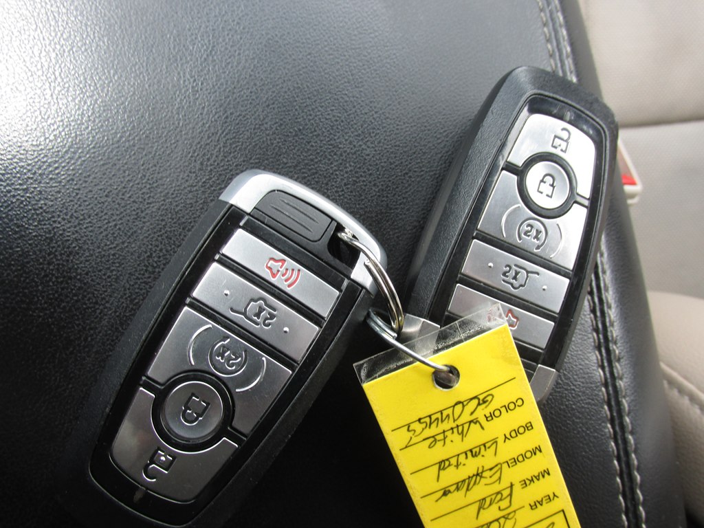 Photo 19 of this FORD EXPLORER