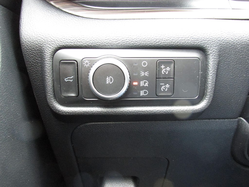 Photo 18 of this FORD EXPLORER