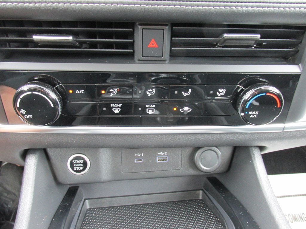Photo 12 of this NISSAN ROGUE