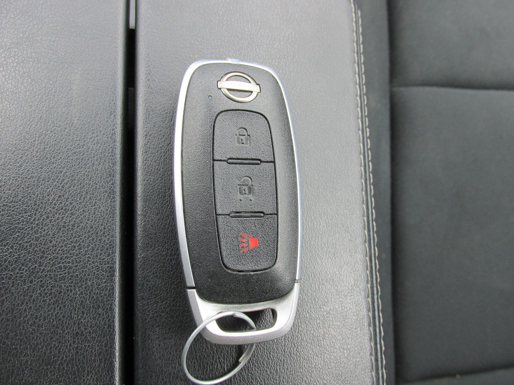 Photo 16 of this NISSAN ROGUE