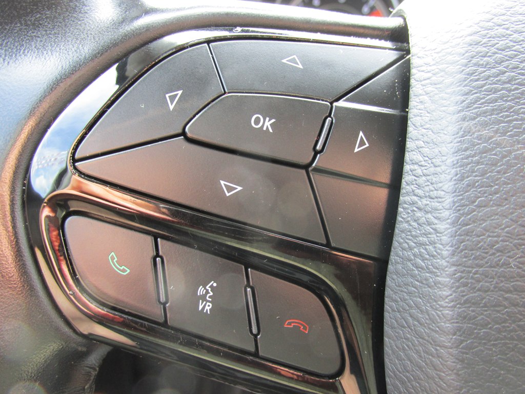 Photo 18 of this JEEP CHEROKEE