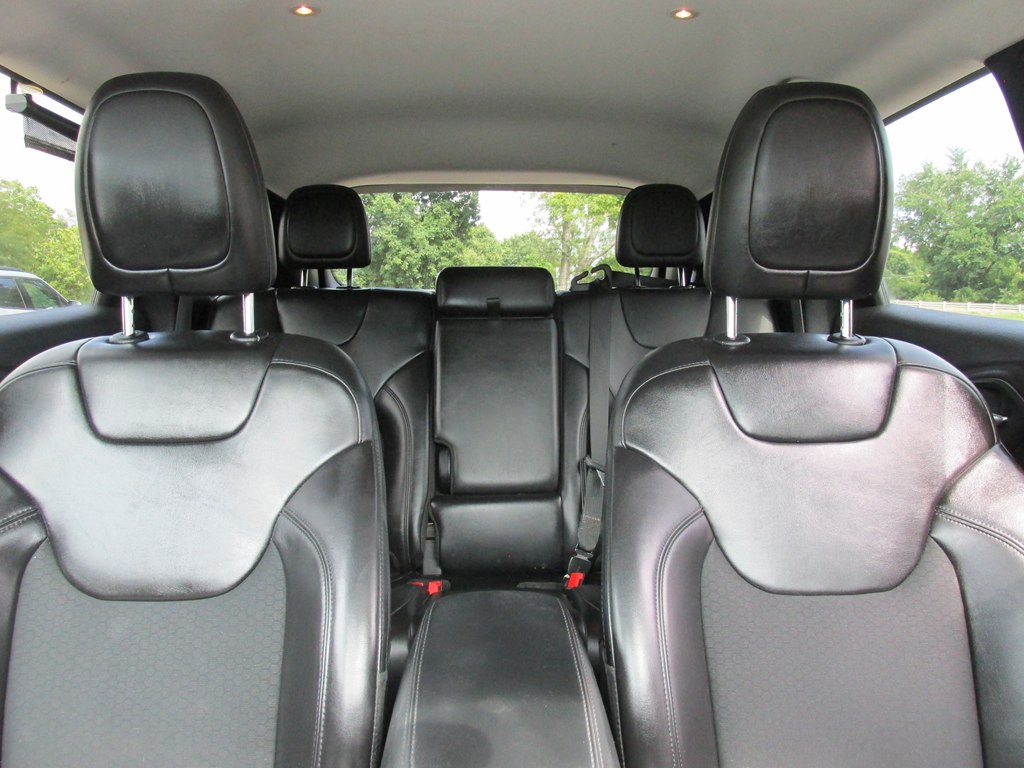 Photo 11 of this JEEP CHEROKEE