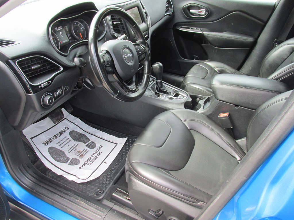 Photo 9 of this JEEP CHEROKEE