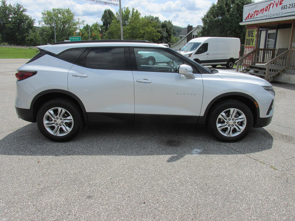 Photo 3 of this CHEVROLET BLAZER