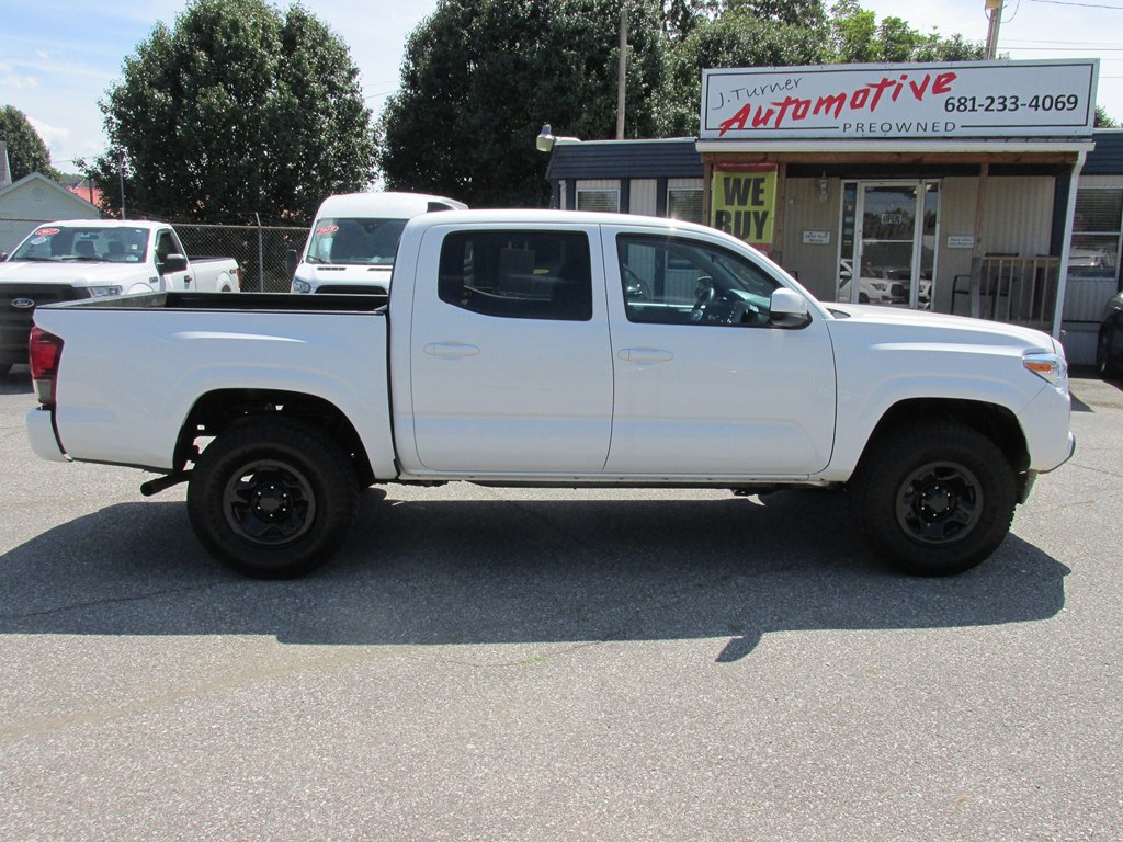 Photo 3 of this TOYOTA TACOMA
