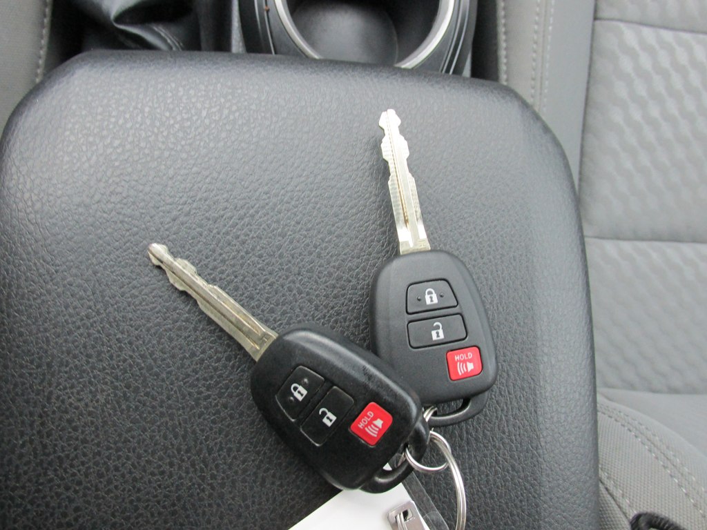 Photo 16 of this TOYOTA TACOMA