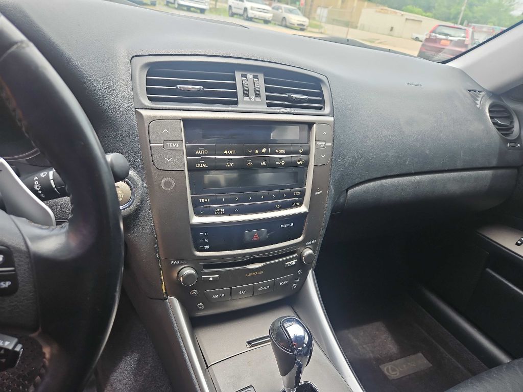 Photo 8 of this LEXUS IS