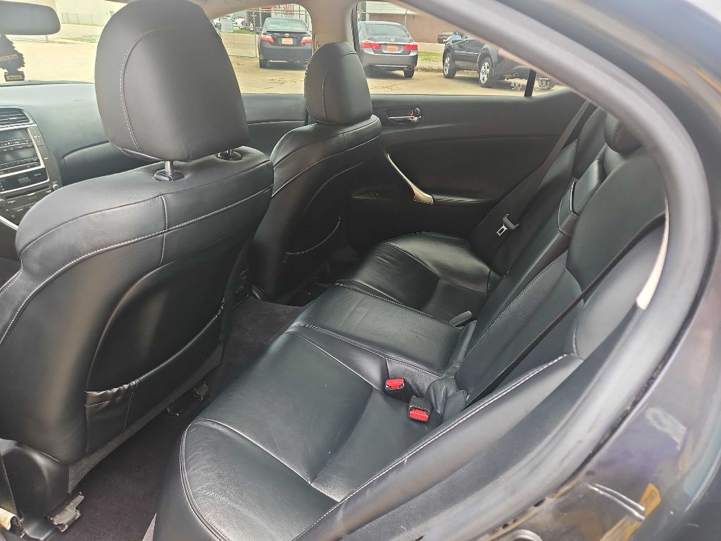 Photo 12 of this LEXUS IS
