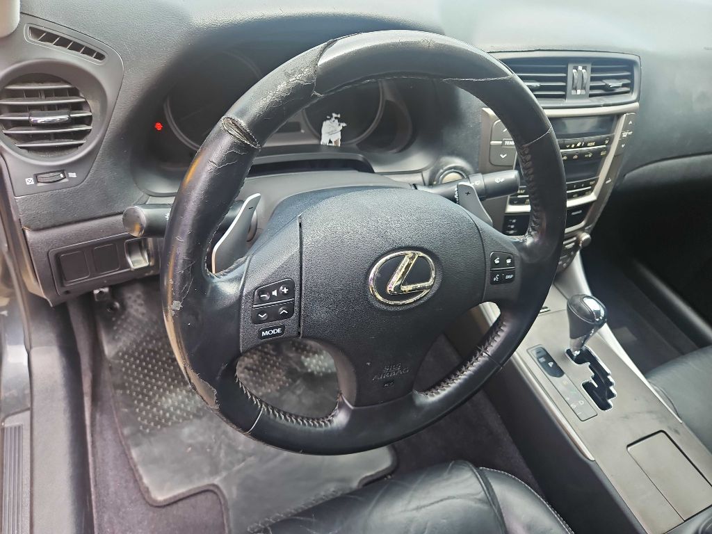 Photo 6 of this LEXUS IS