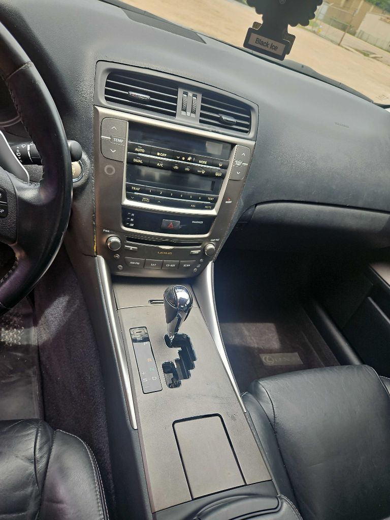 Photo 7 of this LEXUS IS