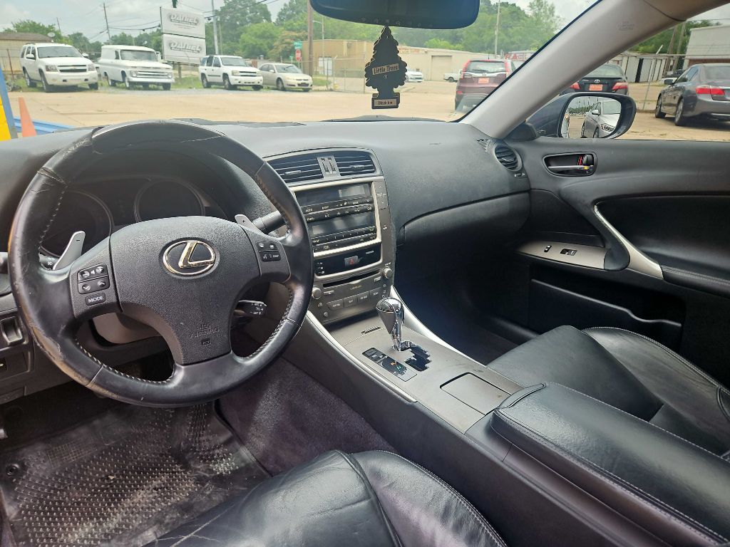 Photo 13 of this LEXUS IS