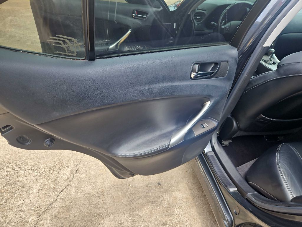 Photo 11 of this LEXUS IS