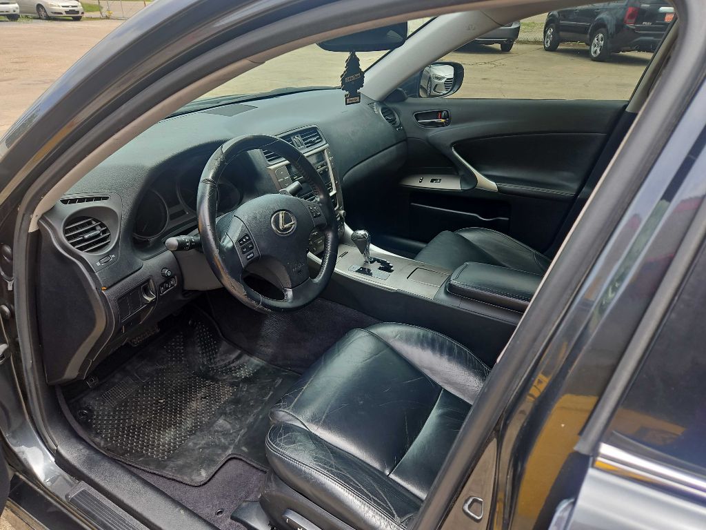 Photo 5 of this LEXUS IS
