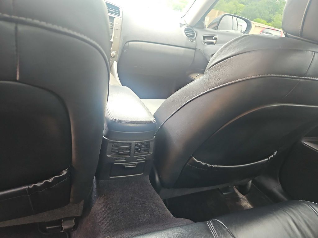 Photo 14 of this LEXUS IS