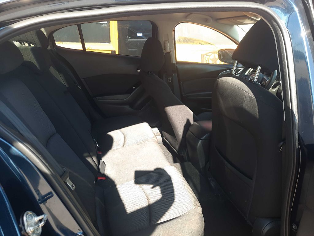 Photo 6 of this MAZDA 3